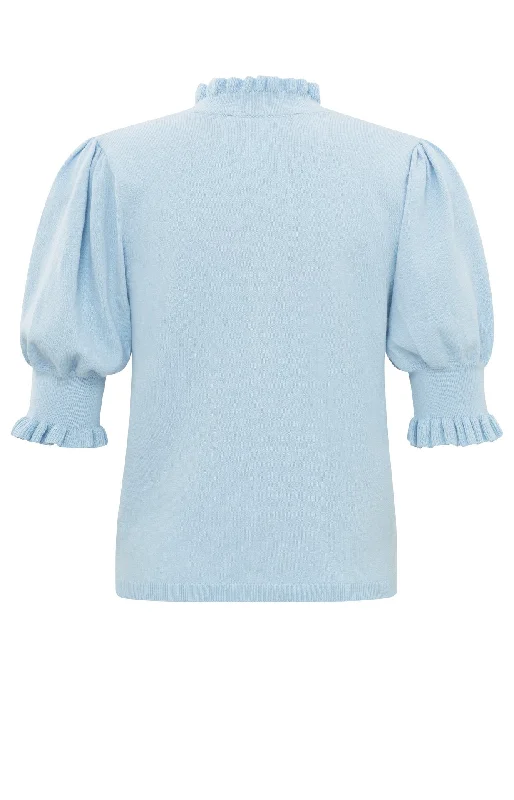 Sweater with puff sleeves and ruffles